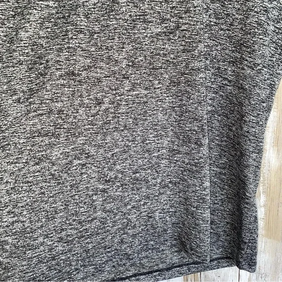 Under Armor Heather Grey Loose Tee - Picture 3 of 5